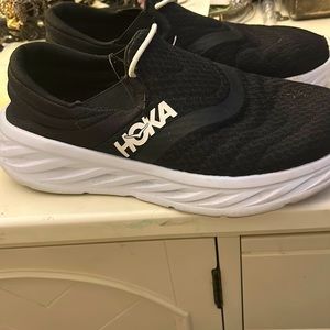 These are awesome!  They are slip on Hokas!  The best shoe around!